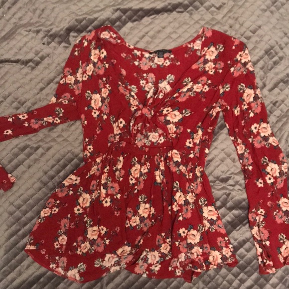 American Eagle Outfitters Tops - American eagle super cute and fancy